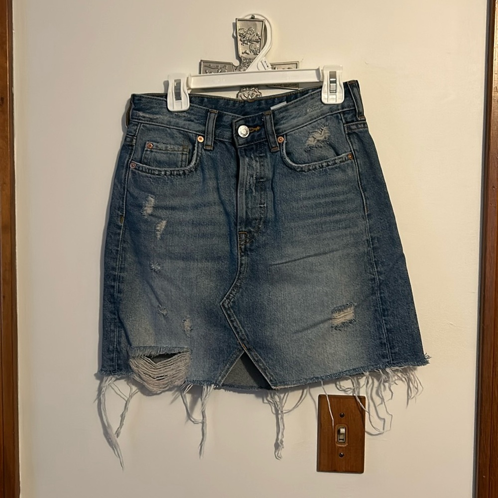 Woman size 2 H&M jeans skirt